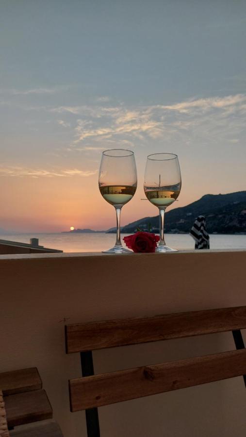 Onar Beachfront Residence, Loutraki المظهر الخارجي الصورة